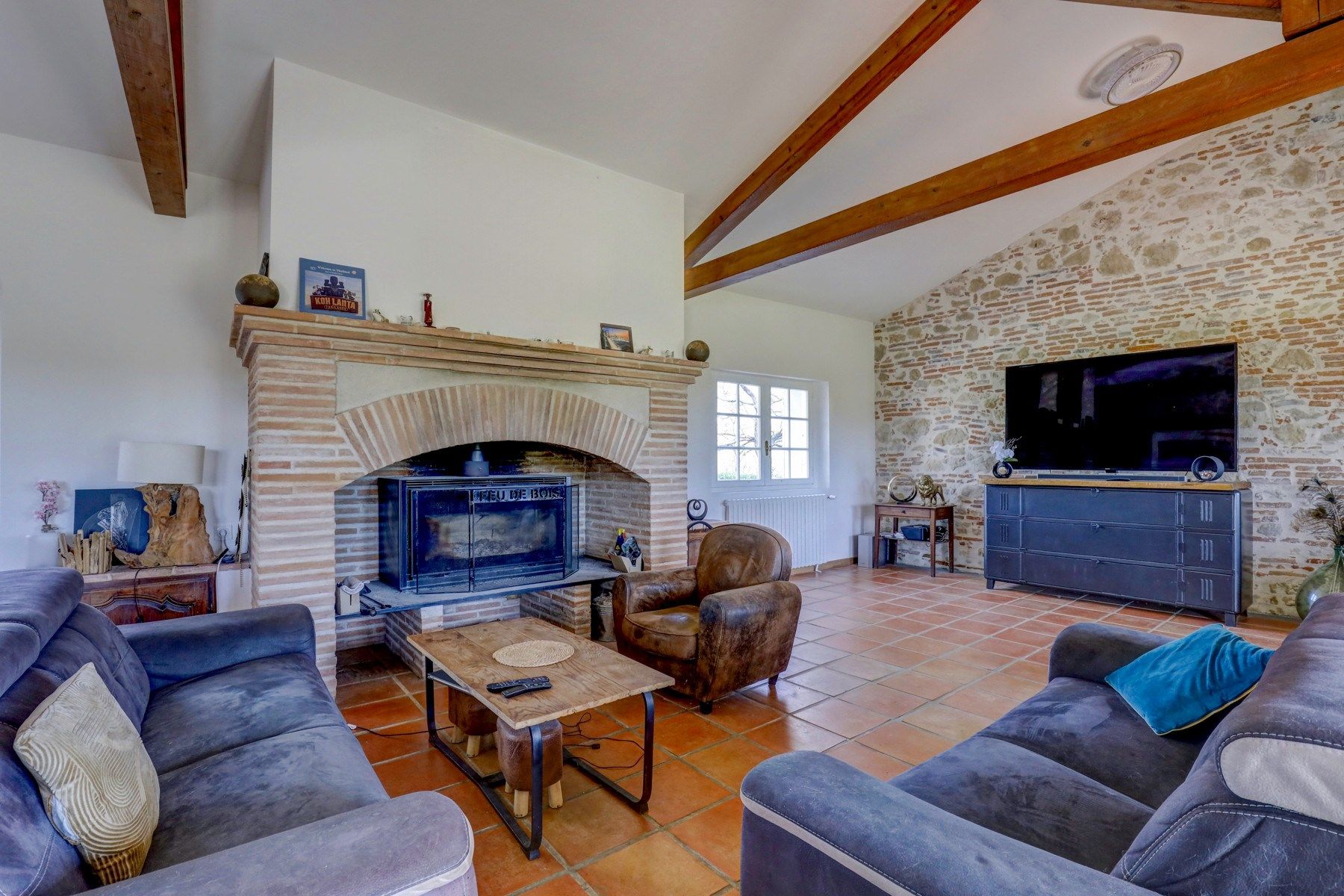 house 6 Rooms for sale on LAVAUR (81500)