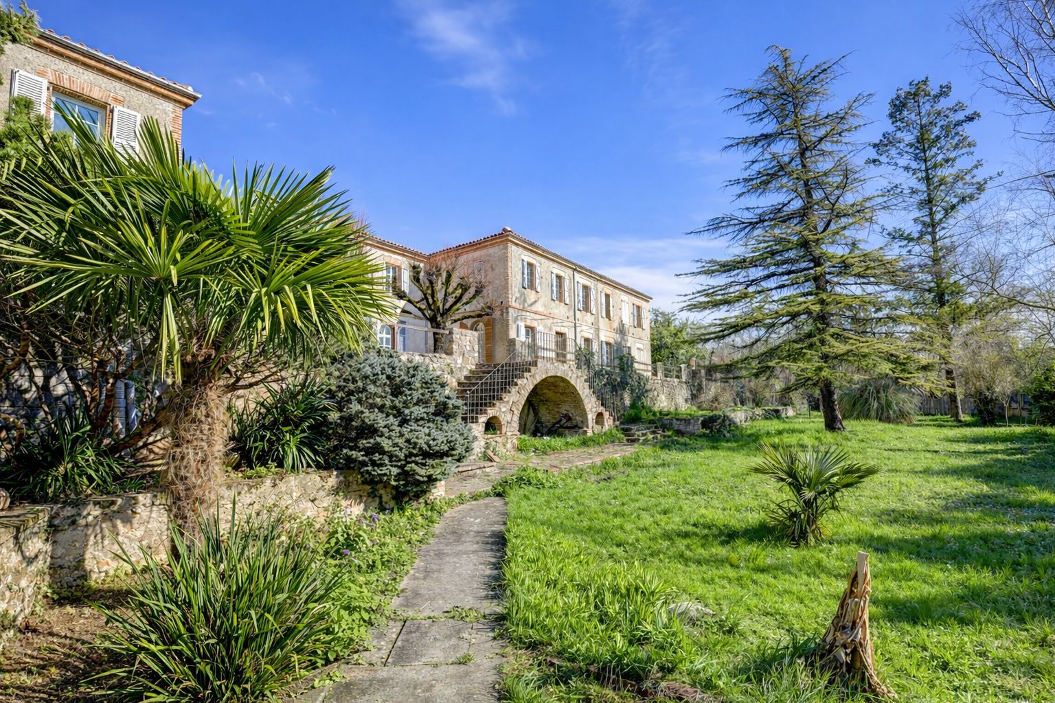 house 20 Rooms for sale on GAILLAC (81600)
