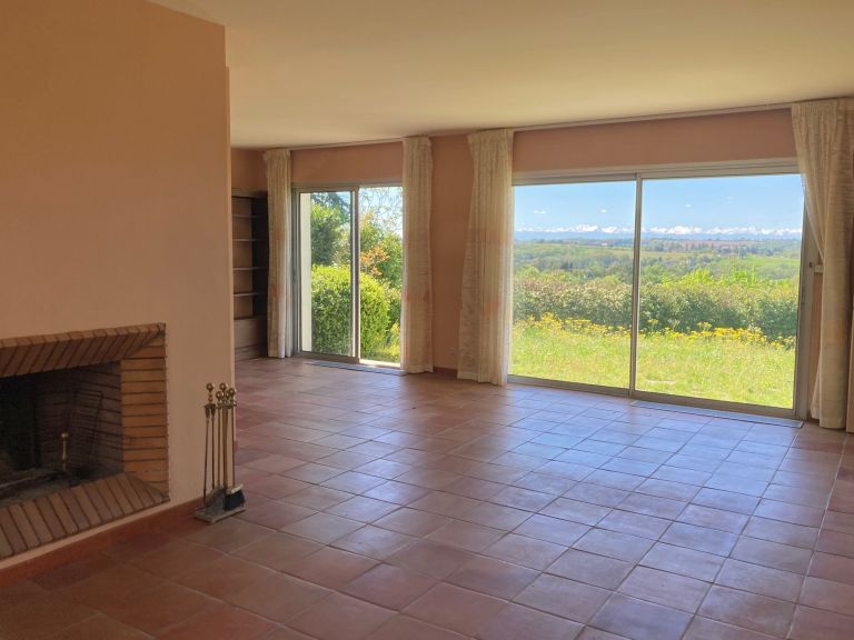 house 4 Rooms for sale on VIGOULET AUZIL (31320)