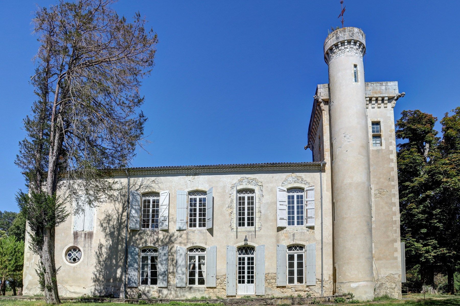 castle 30 Rooms for sale on FLEURANCE (32500)