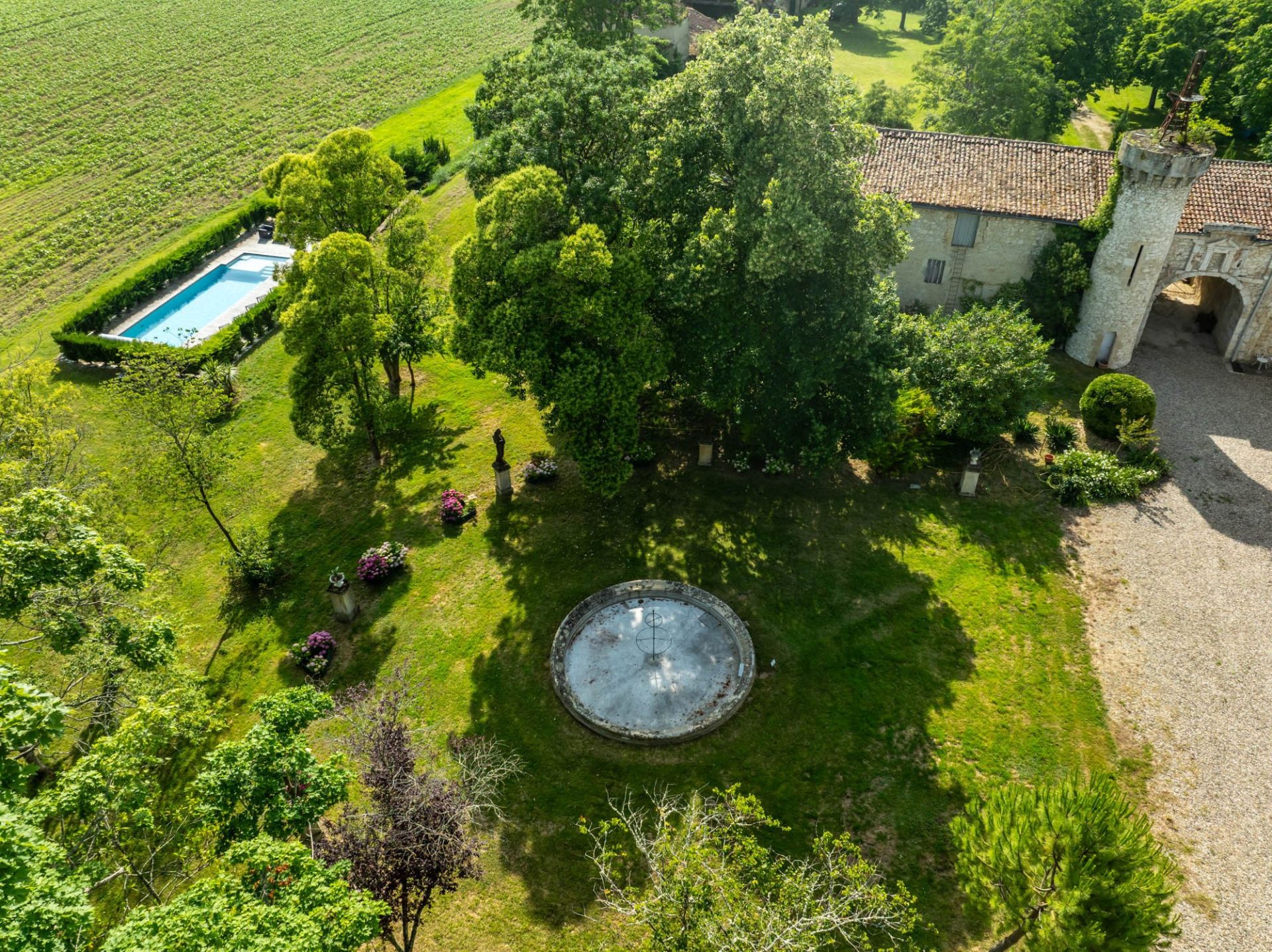 castle 30 Rooms for sale on FLEURANCE (32500)