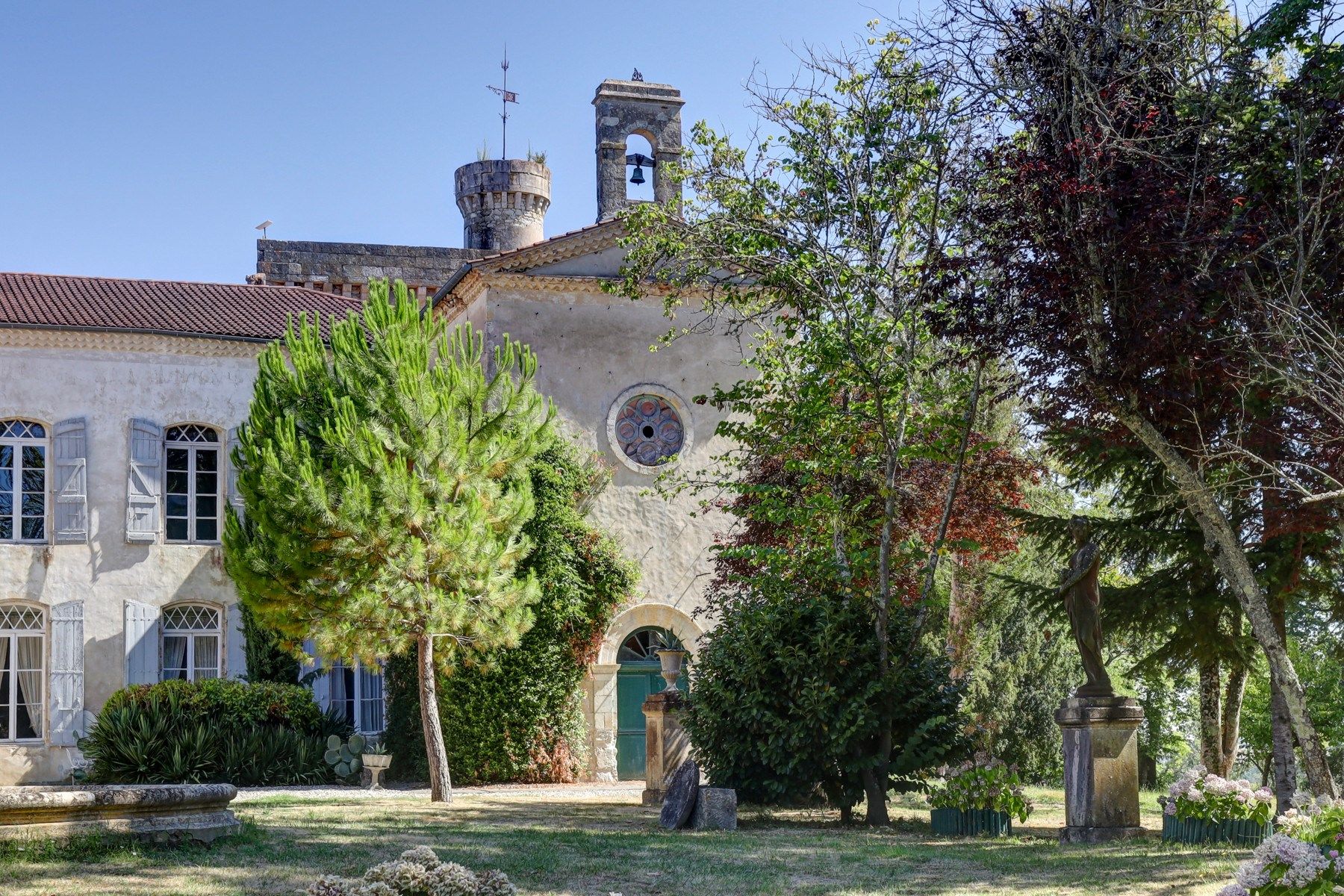 castle 30 Rooms for sale on FLEURANCE (32500)