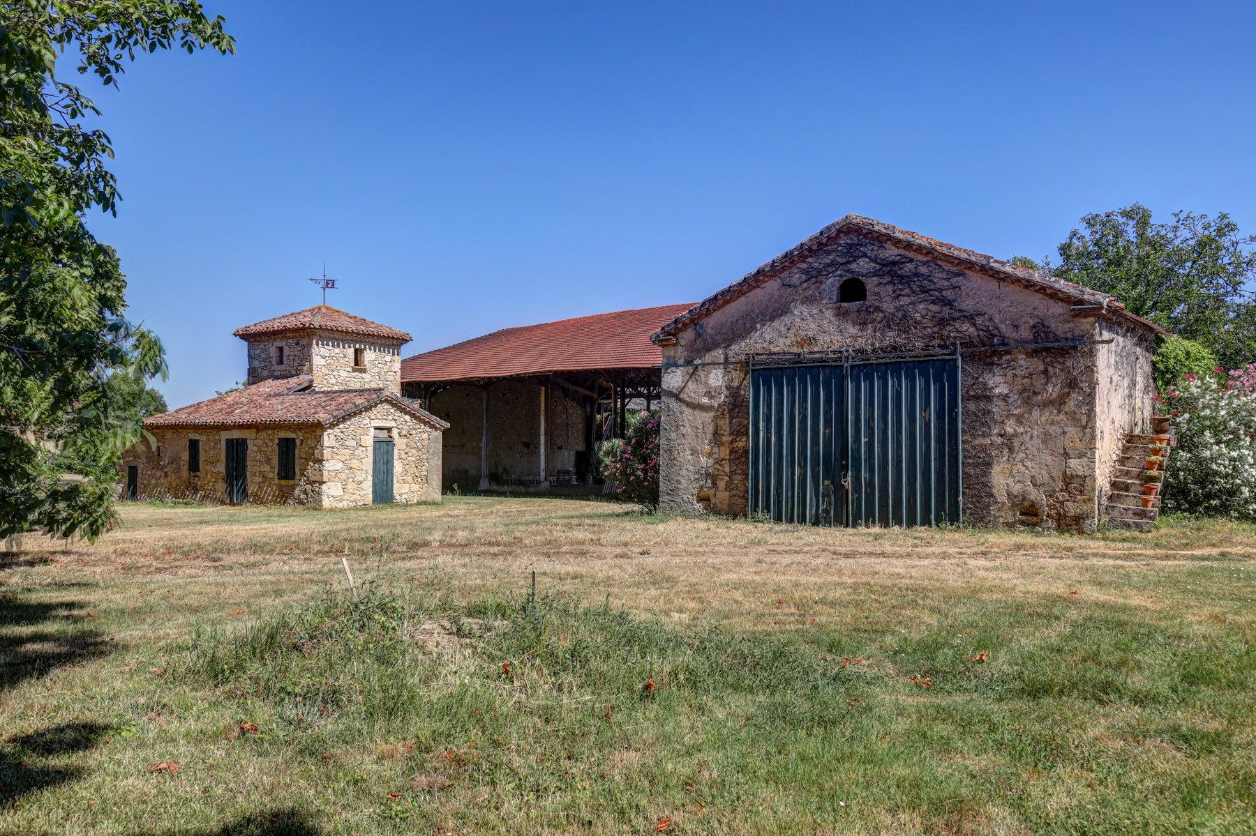 castle 30 Rooms for sale on FLEURANCE (32500)