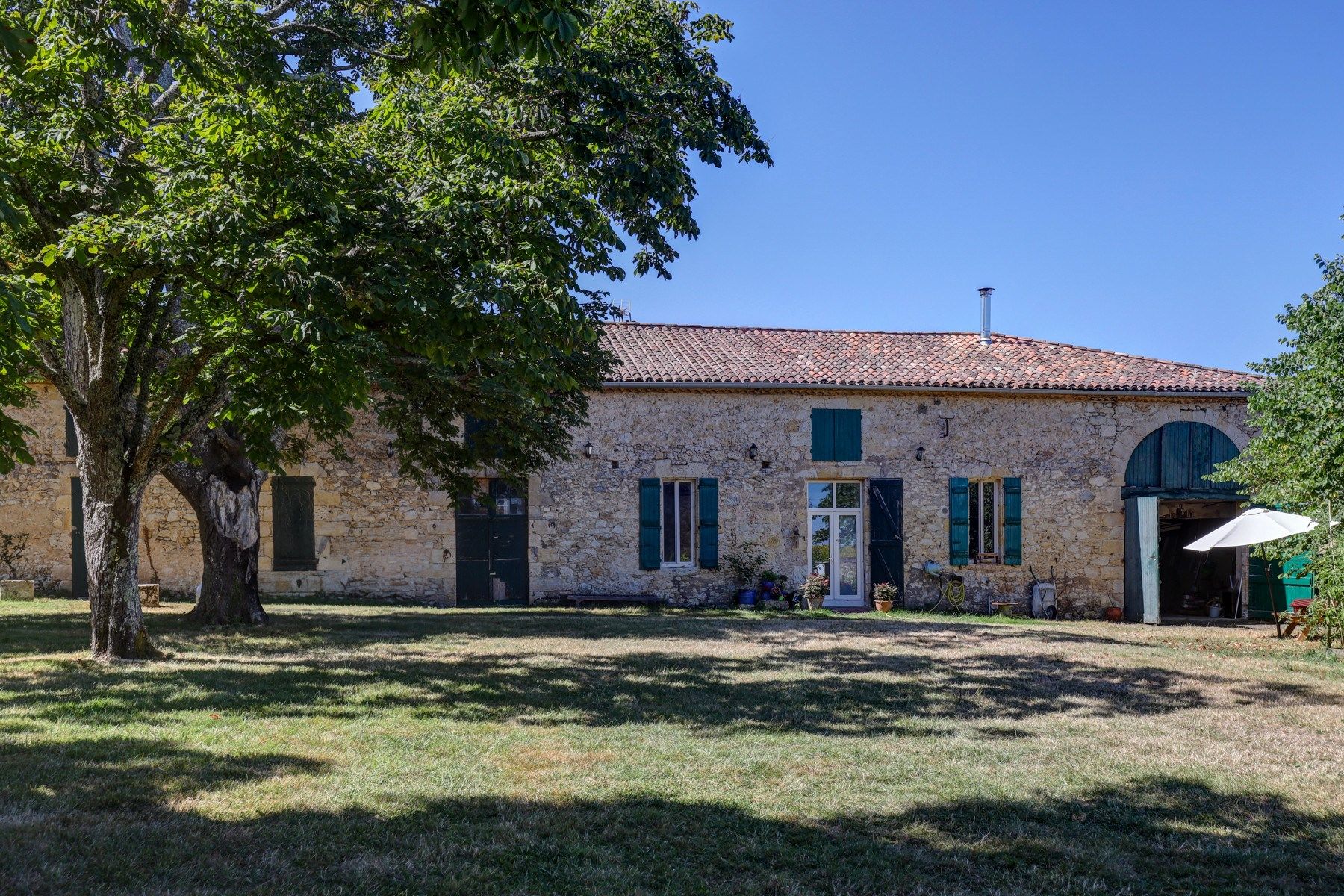 castle 30 Rooms for sale on FLEURANCE (32500)