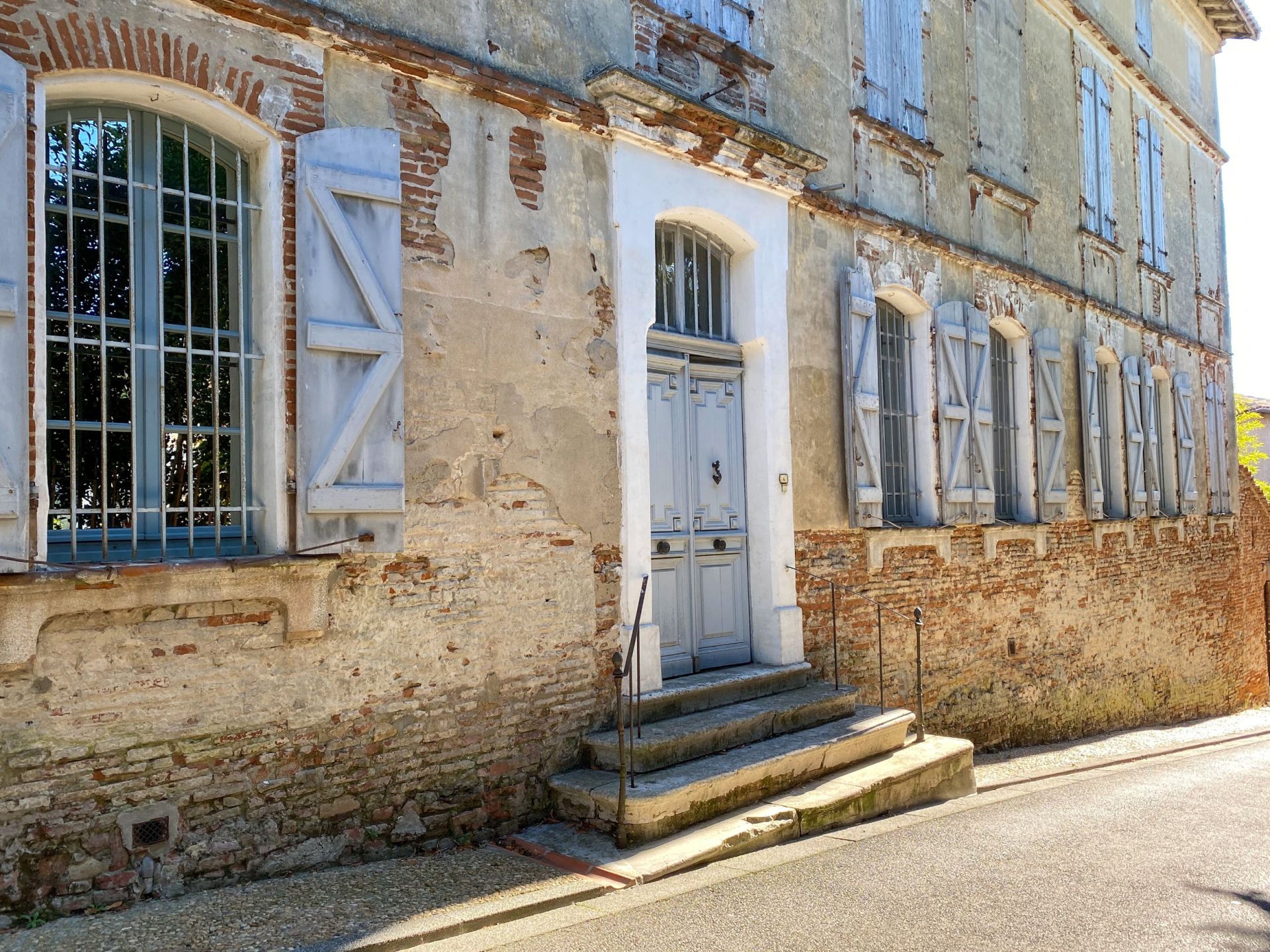 house 16 Rooms for sale on GRENADE (31330)