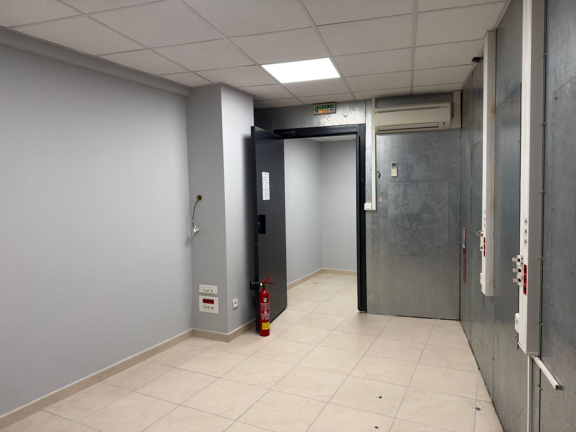 commercial local for sale on LAVAUR (81500)