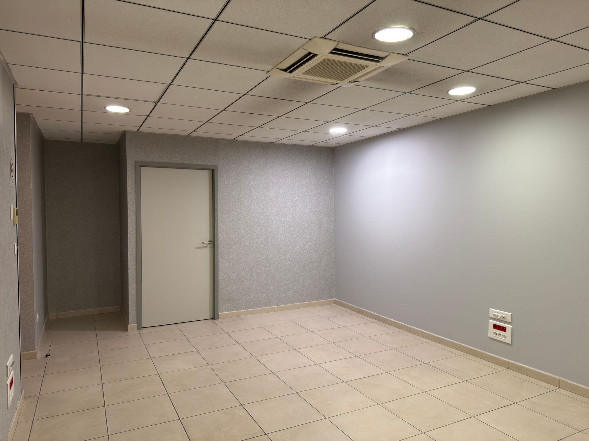 commercial local for sale on LAVAUR (81500)