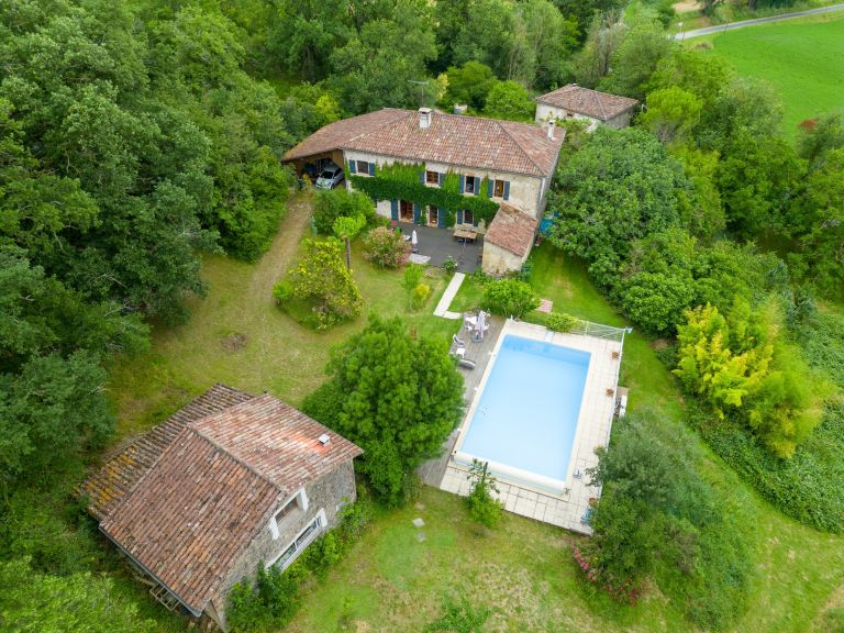 house 9 Rooms for sale on LAVAUR (81500)