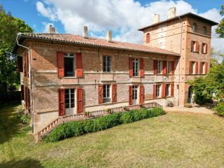 house 16 Rooms for sale on VERFEIL (31590)