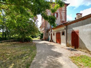 house 16 Rooms for sale on VERFEIL (31590)