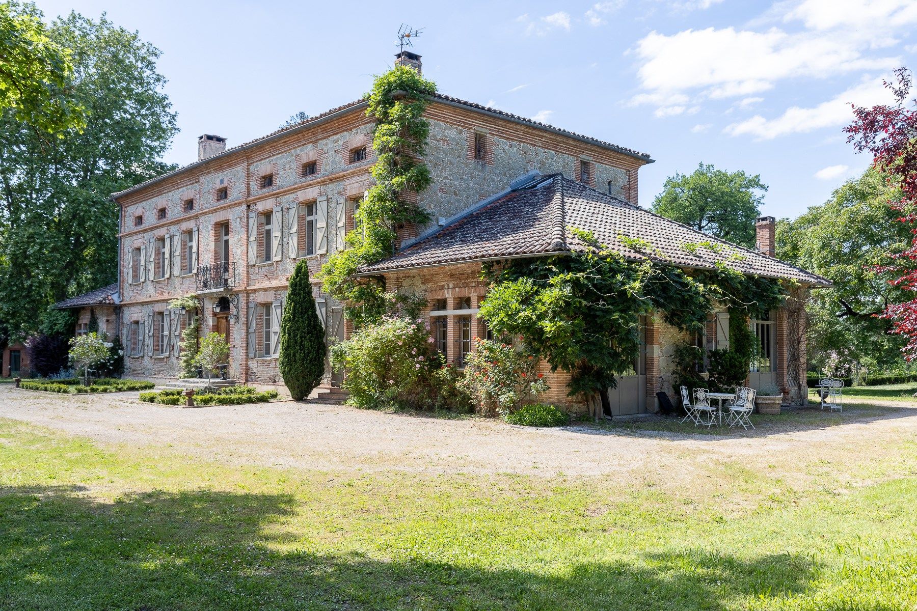 mansion 15 Rooms for sale on LAVAUR (81500)