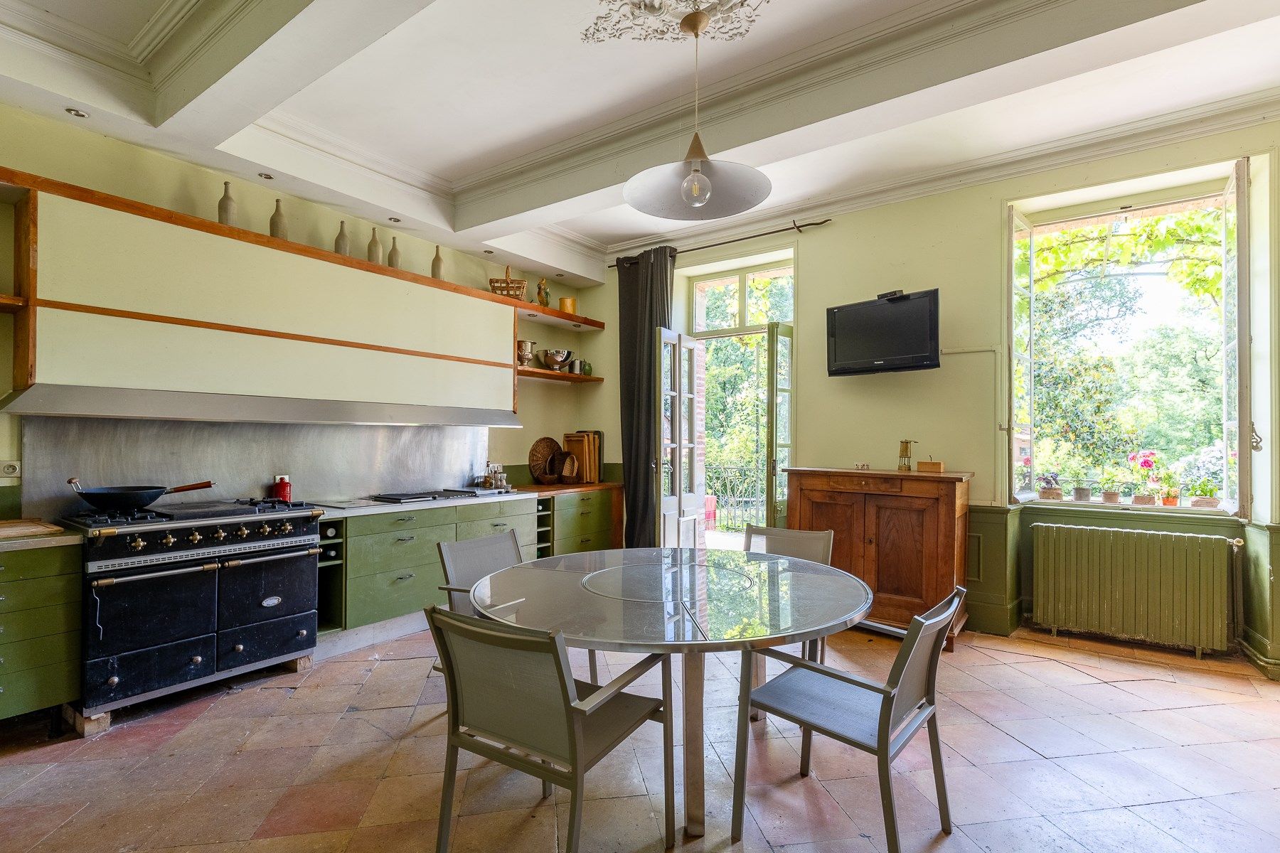 mansion 15 Rooms for sale on LAVAUR (81500)