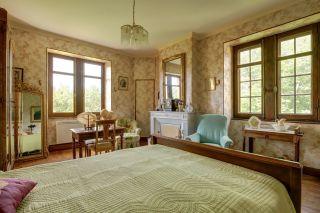 castle 8 Rooms for sale on CADOURS (31480)