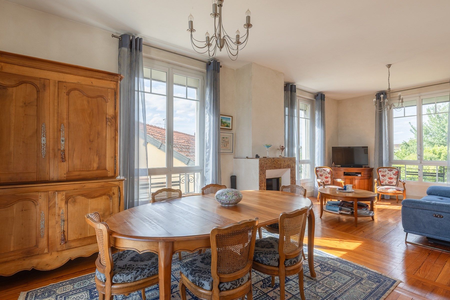 house 7 Rooms for sale on LAVAUR (81500)