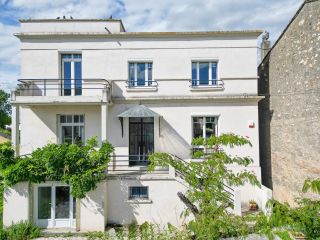 house 7 Rooms for sale on LAVAUR (81500)