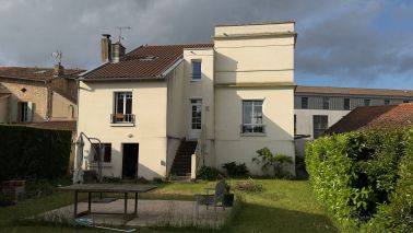 house 7 Rooms for sale on LAVAUR (81500)