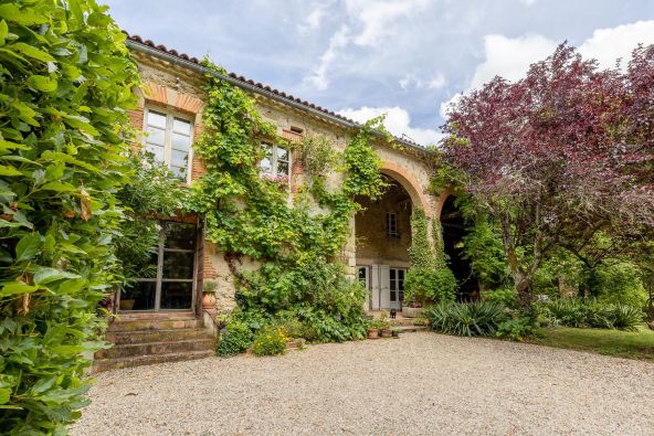 Sale House Saint-Paul-Cap-de-Joux 12&nbsp;Rooms 395&nbsp;m²