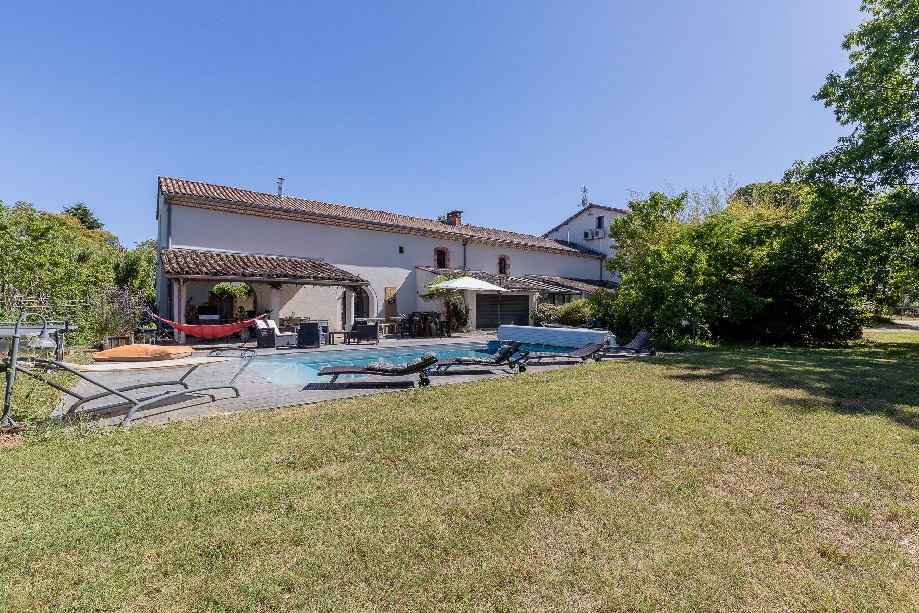 house 18 Rooms for sale on GAILLAC (81600)