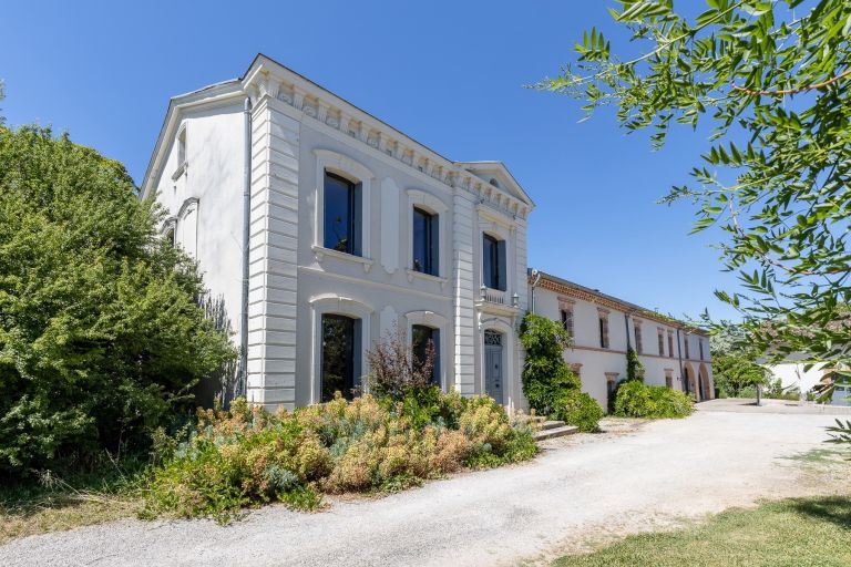 house 18 Rooms for sale on GAILLAC (81600)