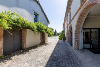 house 18 Rooms for sale on GAILLAC (81600)