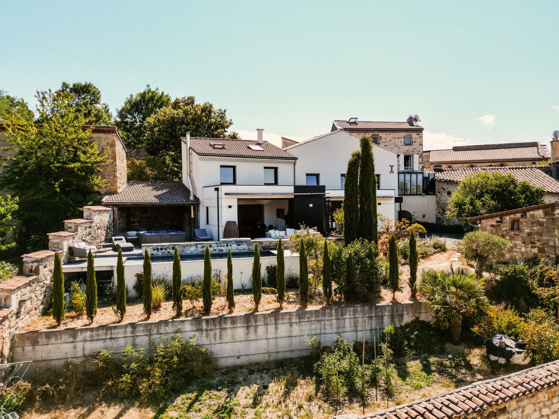house 9 Rooms for sale on VIC LE COMTE (63270)