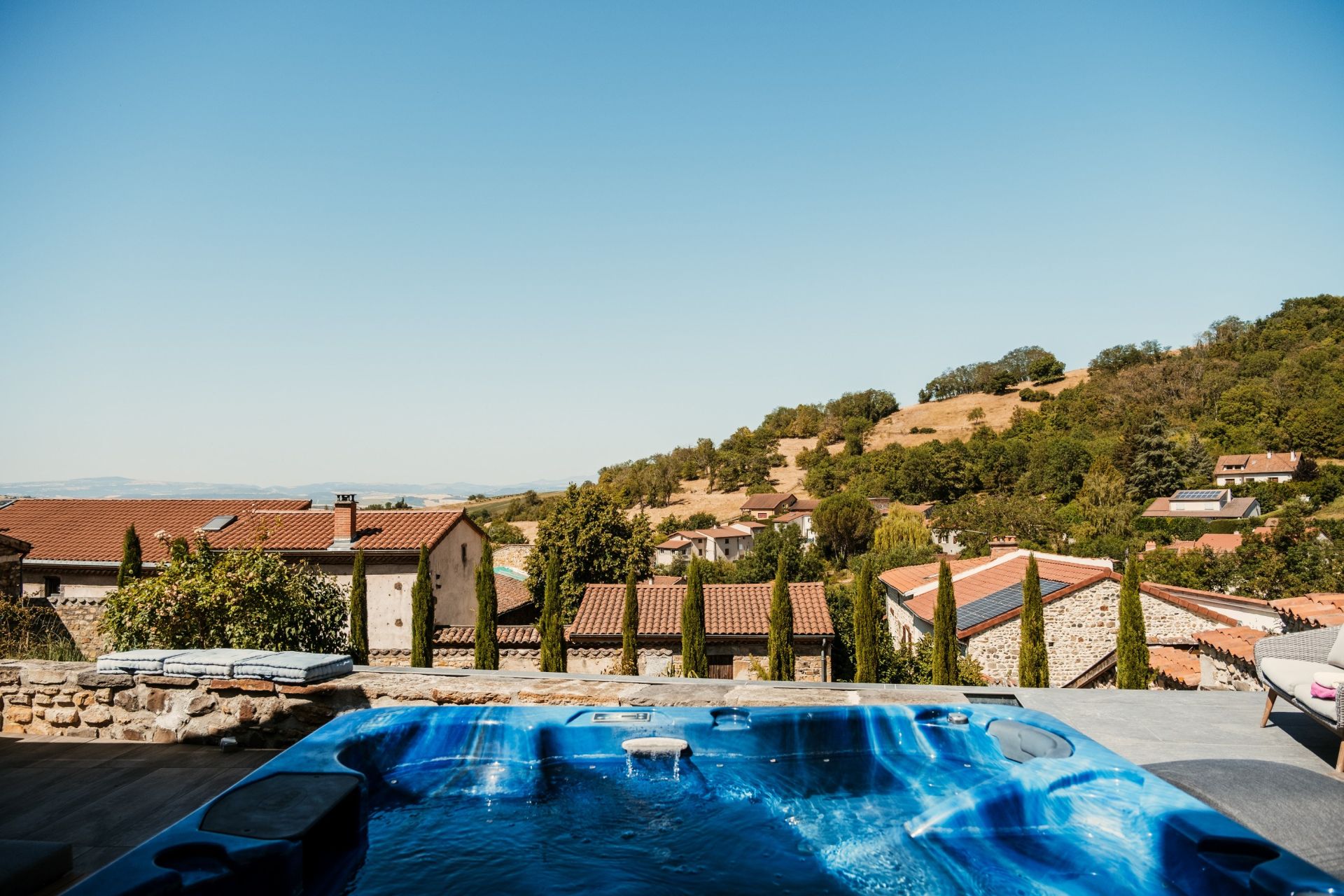 house 9 Rooms for sale on VIC LE COMTE (63270)