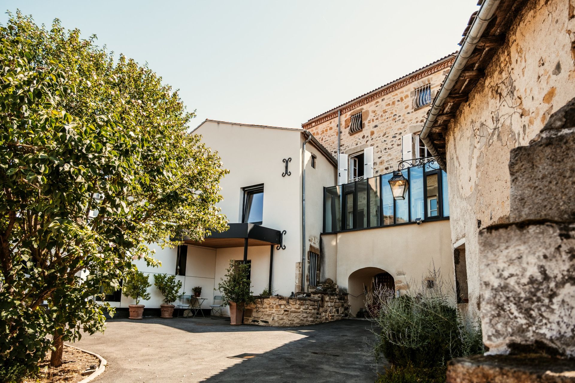 house 9 Rooms for sale on VIC LE COMTE (63270)