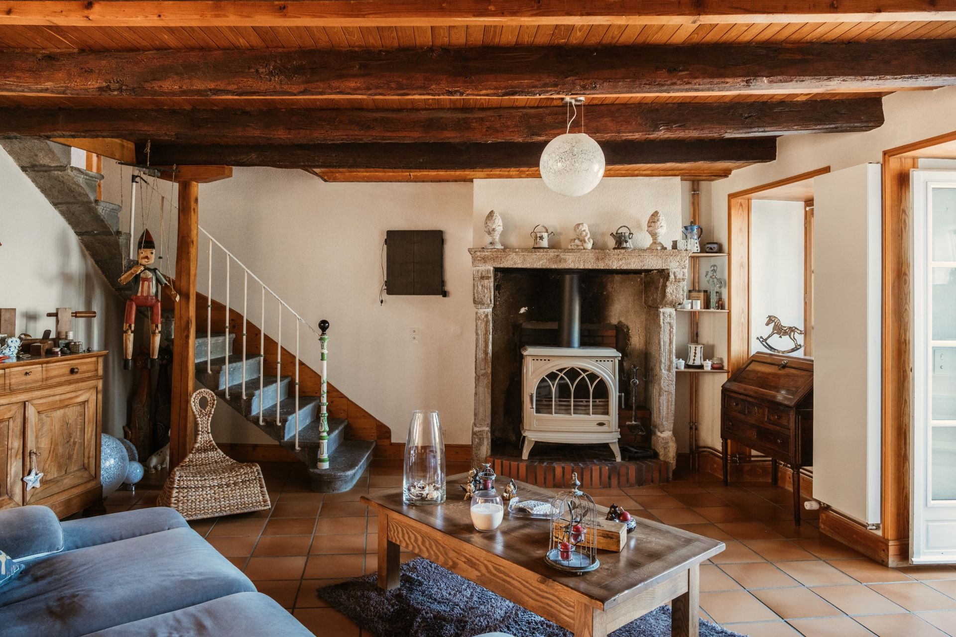 house 9 Rooms for sale on VIC LE COMTE (63270)