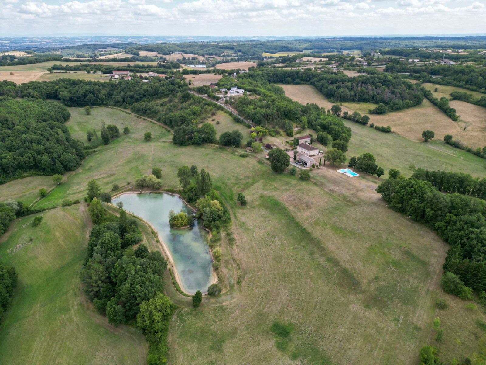 house 10 Rooms for sale on CASTELNAU DE MONTMIRAL (81140)