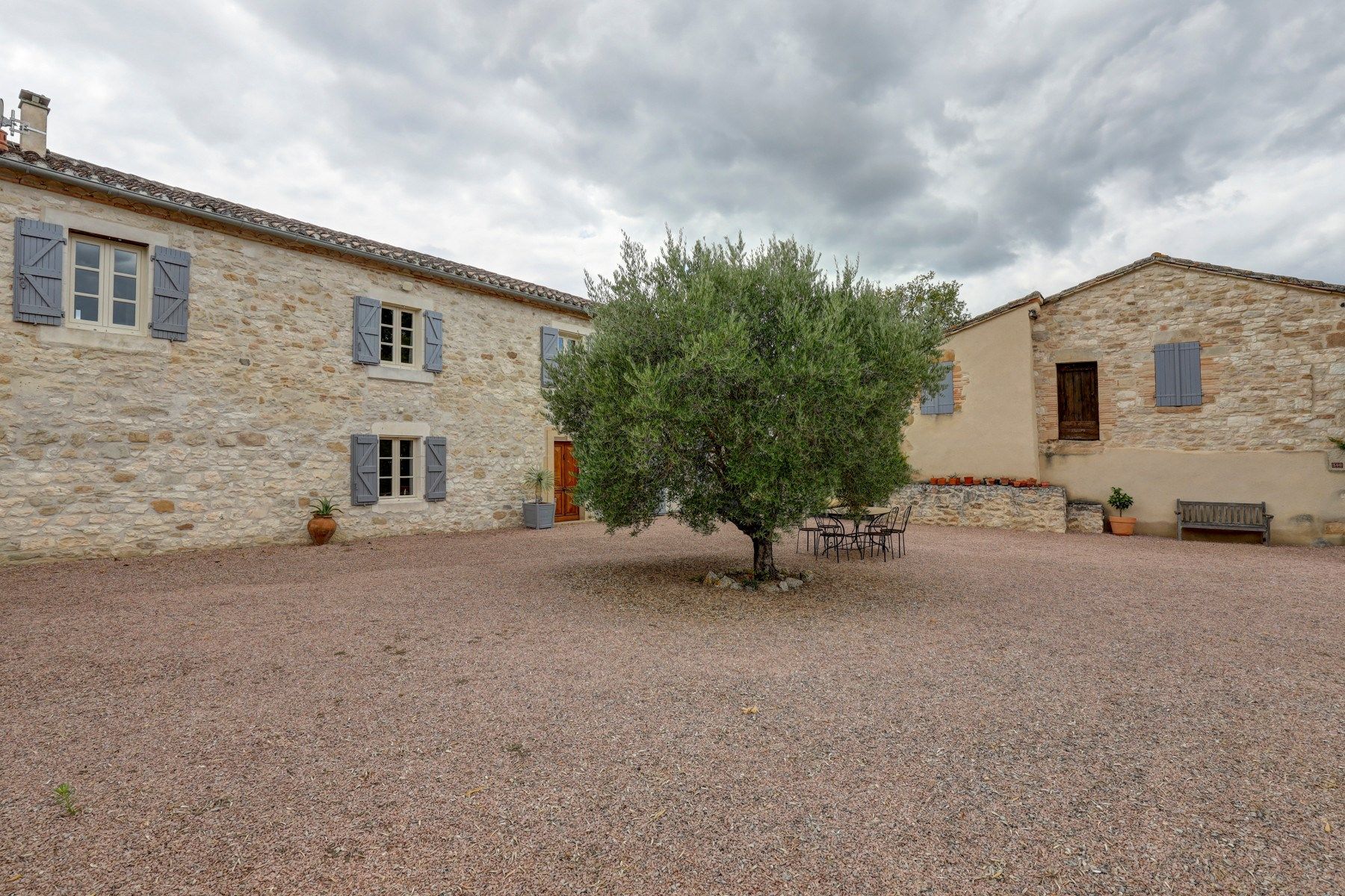 house 10 Rooms for sale on CASTELNAU DE MONTMIRAL (81140)