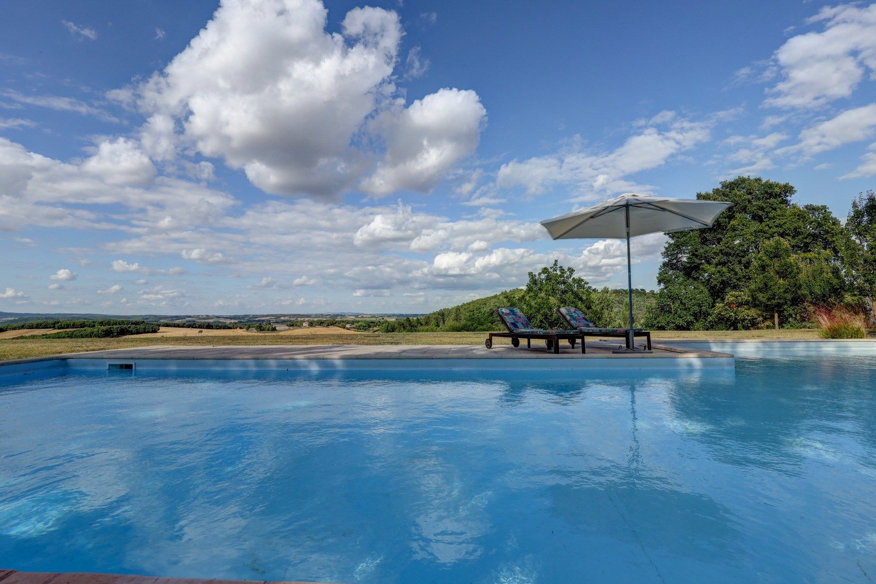 house 10 Rooms for sale on CASTELNAU DE MONTMIRAL (81140)