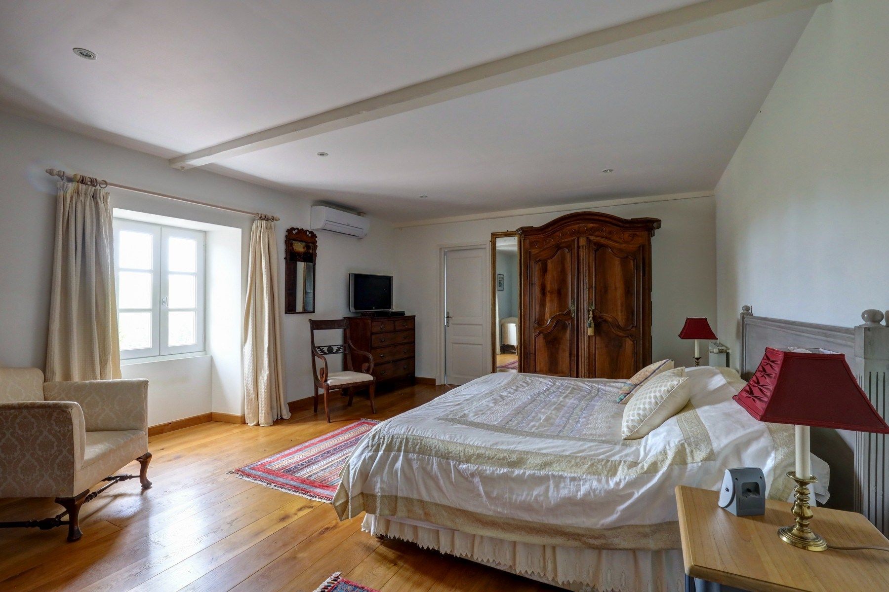 house 10 Rooms for sale on CASTELNAU DE MONTMIRAL (81140)