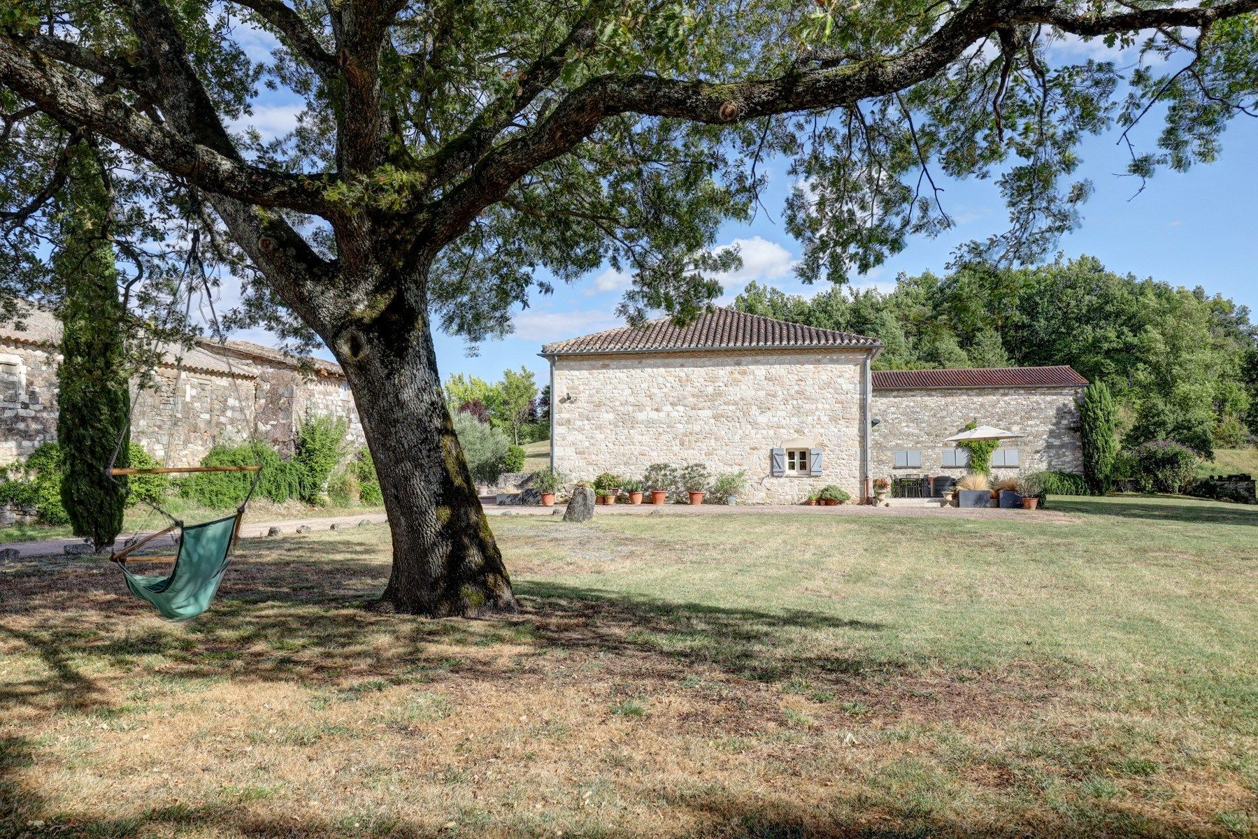 house 10 Rooms for sale on CASTELNAU DE MONTMIRAL (81140)