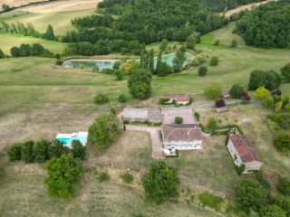house 10 Rooms for sale on CASTELNAU DE MONTMIRAL (81140)