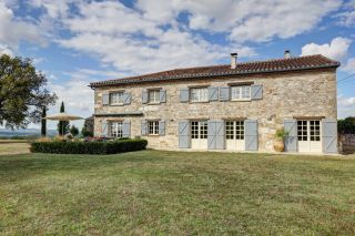 house 10 Rooms for sale on CASTELNAU DE MONTMIRAL (81140)