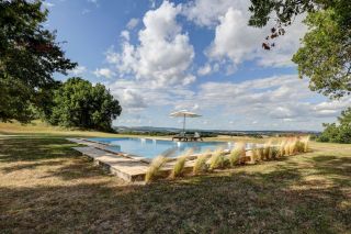 house 10 Rooms for sale on CASTELNAU DE MONTMIRAL (81140)