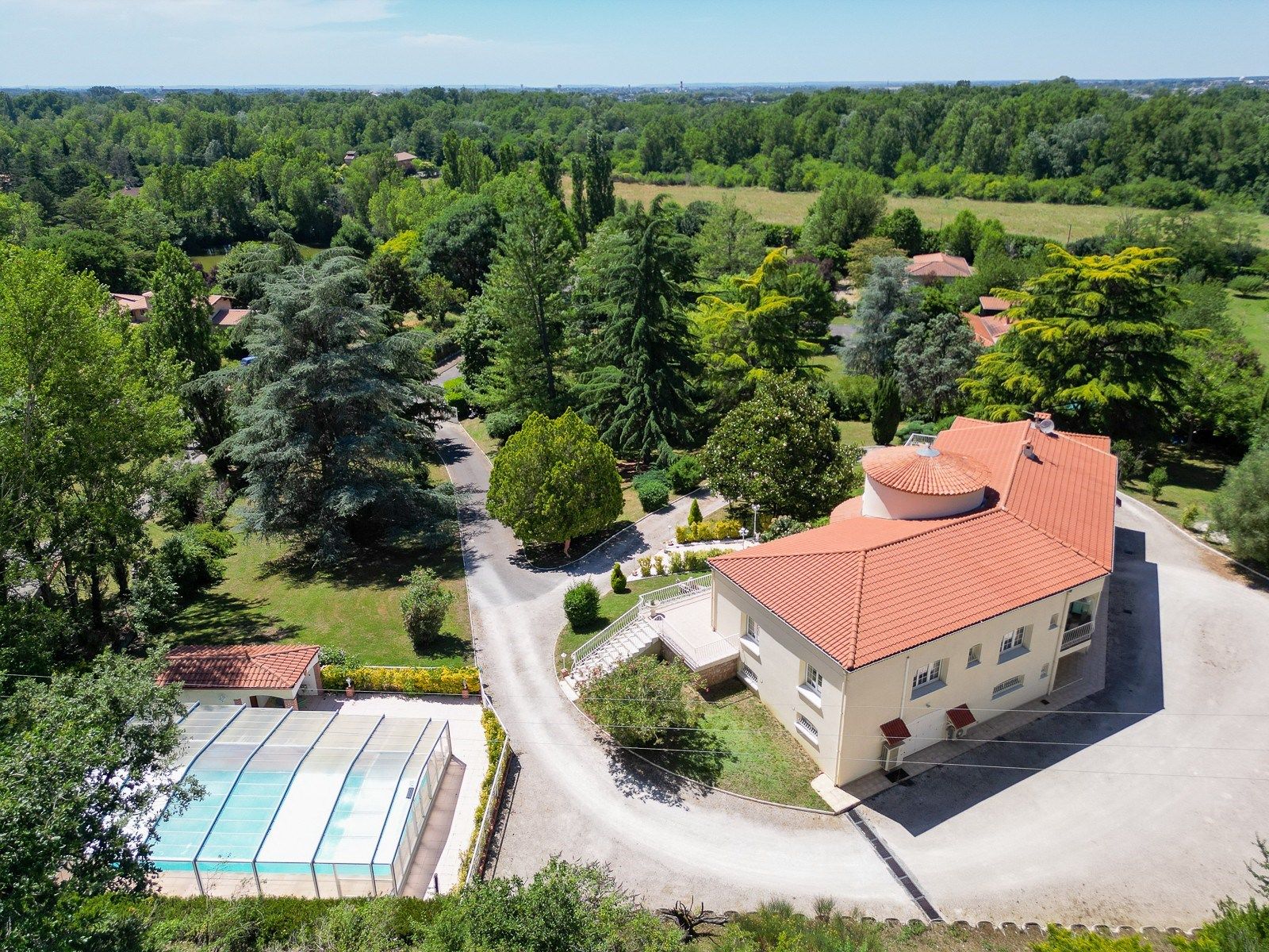 house 13 Rooms for sale on VIEILLE TOULOUSE (31320)