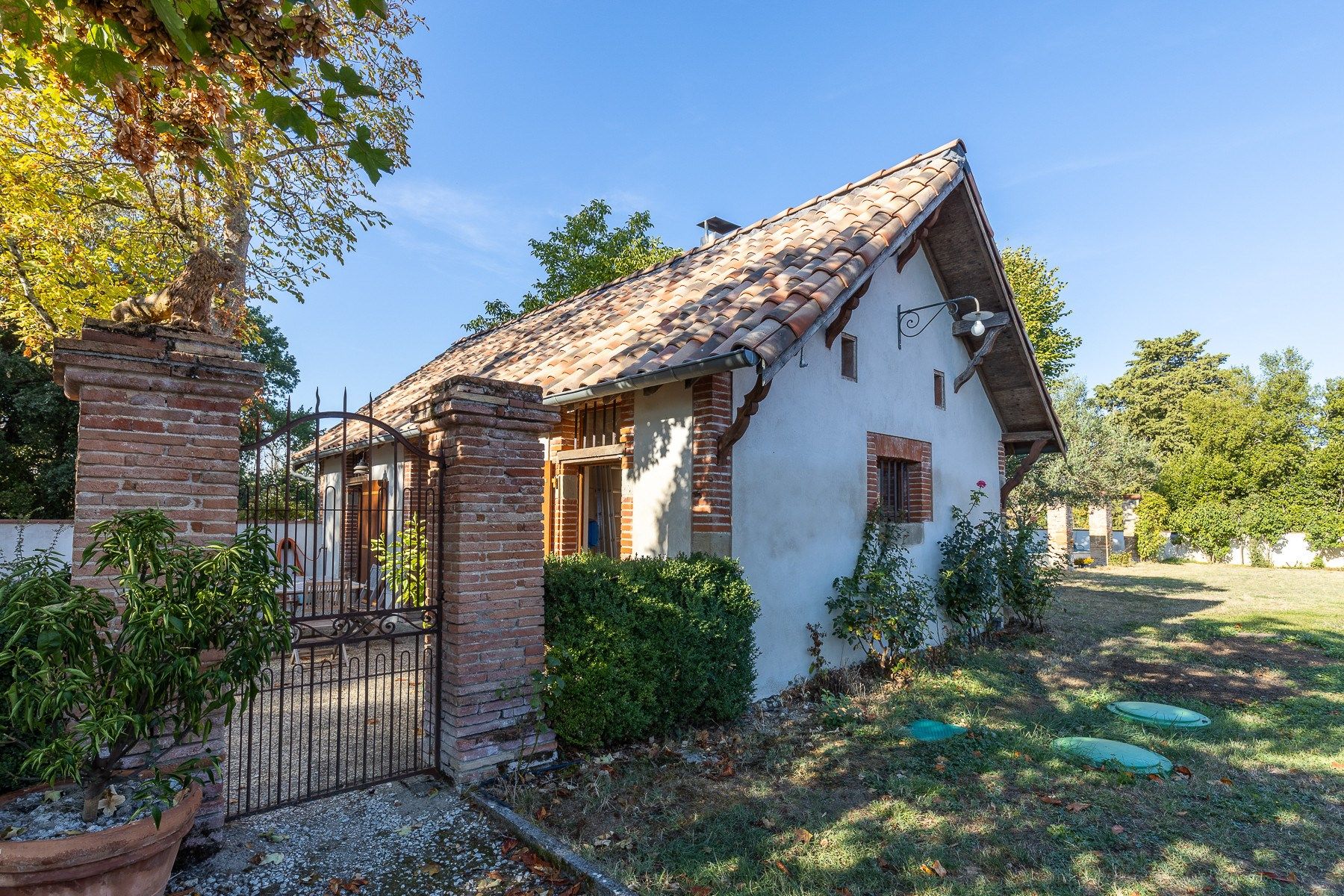 house 12 Rooms for sale on LAVAUR (81500)