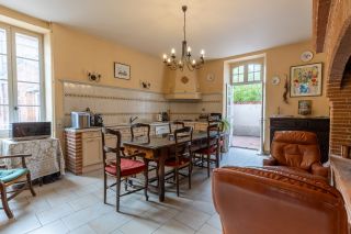 house 18 Rooms for sale on RABASTENS (81800)