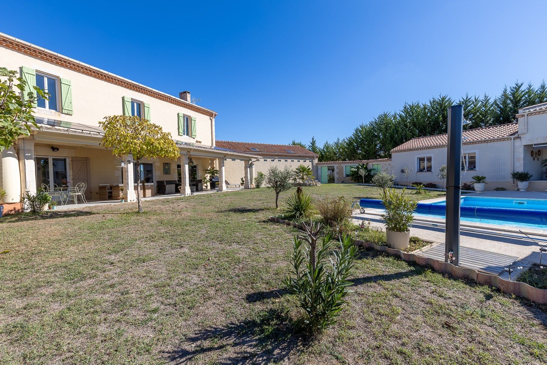 house 8 Rooms for sale on ALOS (81140)