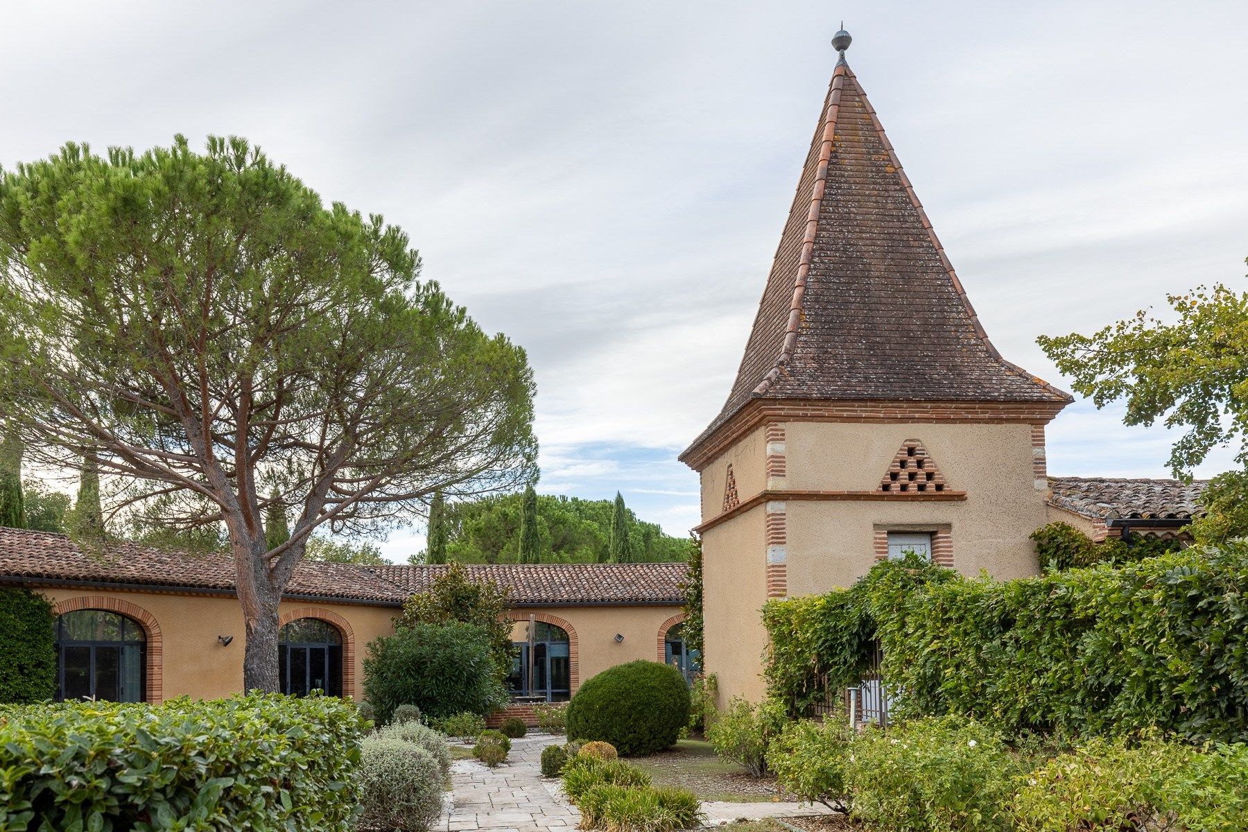 castle 25 Rooms for sale on LAGRAVE (81150)