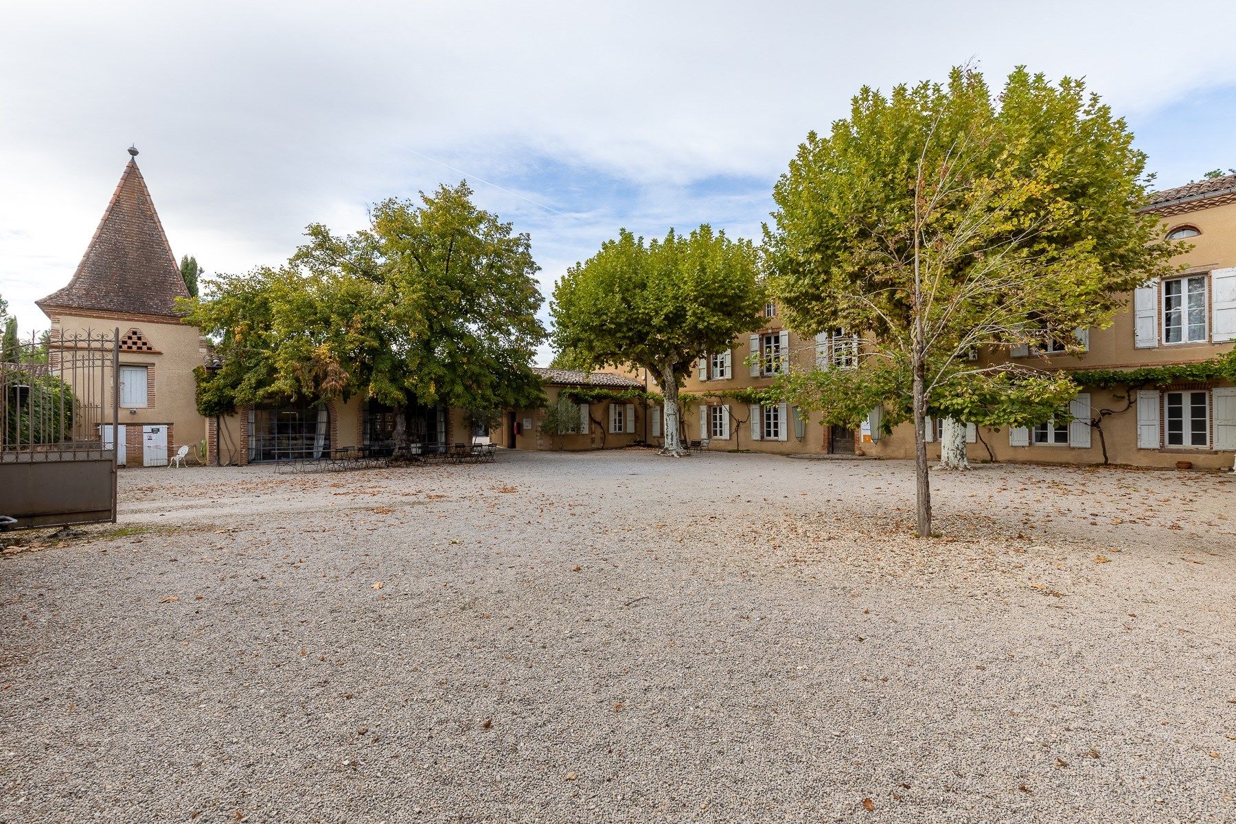 castle 25 Rooms for sale on LAGRAVE (81150)