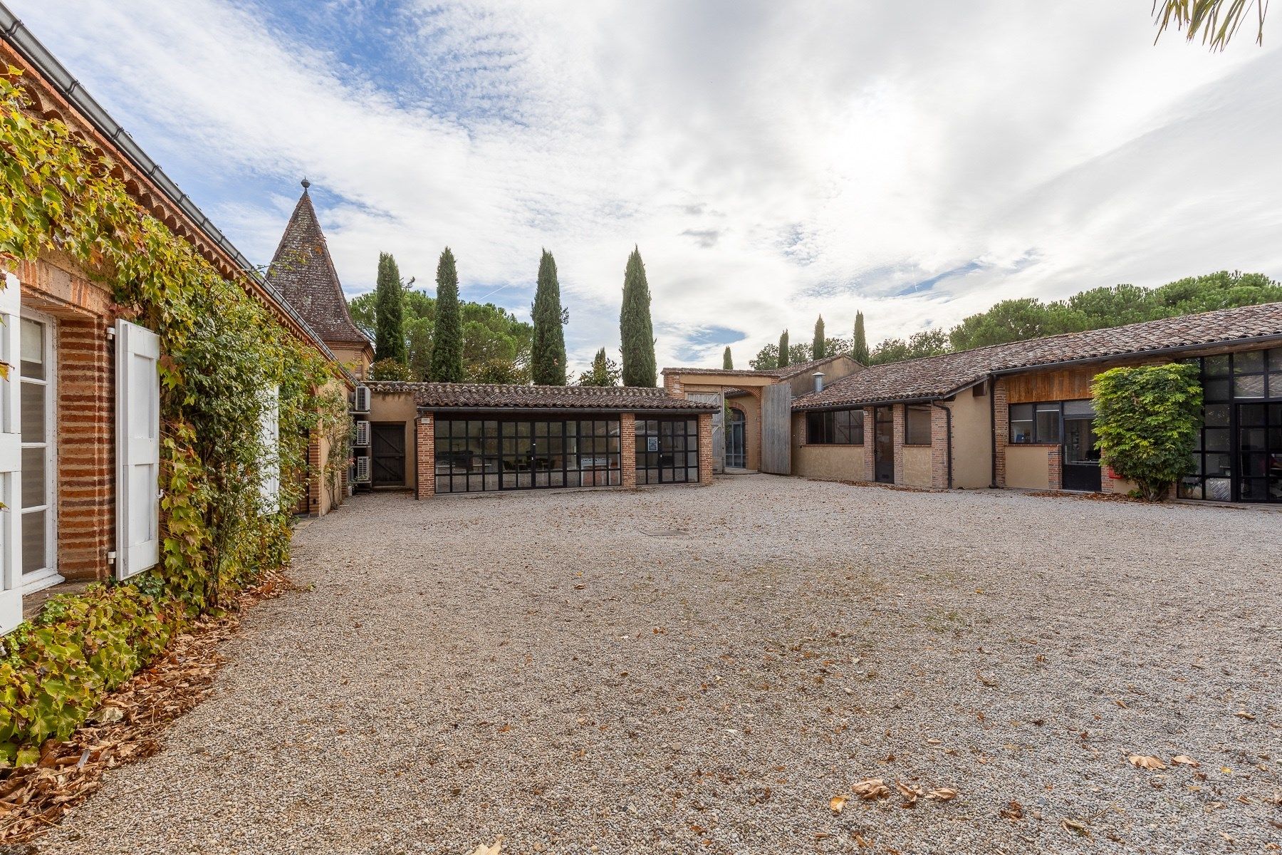 castle 25 Rooms for sale on LAGRAVE (81150)